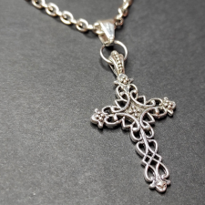  Antik hatású díszes kereszt medál lánccal, ezüst színű nyaklánc