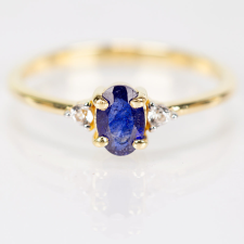  Arannyal Bevont Ezüst Gyűrű Ausztrál Kék Zafírral és Fehér Topázzal, Y65111/59 gyűrű