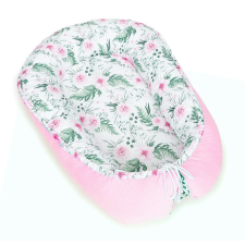 BabyLion MTT Prémium Velvet babafészek - Fehér alapon rózsaszín virágok zöld levelekkel - rózsaszín háttal babafészek