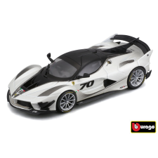 Bburago Ferrari FXX-K EVO 2017 versenyautó fehér/fekete autópálya és játékautó