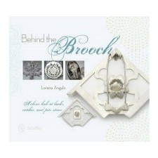  Behind the Brooch – Lorena Angulo idegen nyelvű könyv