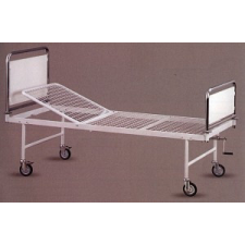  Betegágy állítható fejtámlával, görgős gyógyászati segédeszköz