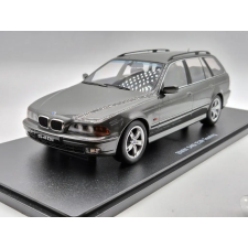 BMW BMW E39 540i touring (1997) - szürke -  KK Scale - 1:18 makett