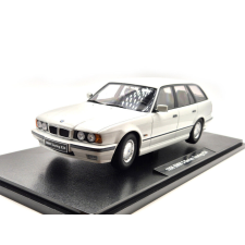  BMW E34 Touring (1996) - fehér -  Triple9 - 1:18 makett