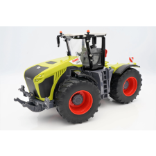 Britains CLass Xerion 5000 Modell Traktor autópálya és játékautó