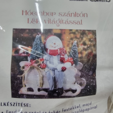  Csináld magad - Hóember szánkón LED világítással dekorációs kellék