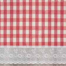  Csipkeszélű fannel terítő F265 Piros kockás Ovális 132x132 lakástextília