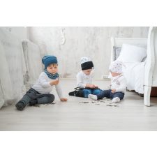  Csősál, körgömb, türkiz babasapka, sál