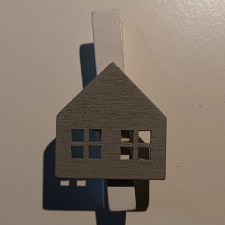 DD Mini csipeszek házak csúcsos tető, 4,5cm szürke dekorációs kellék