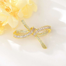 Elegáns masni bross arany bevonattal, áttetsző cirkónia kristályokkal (0576.) bross