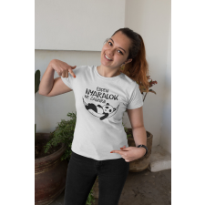  Éppen nyaralok fehér póló egyedi ajándék