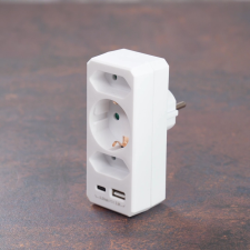 EverFlourish Hungary Kft. Földeletlen elosztó2+1 aljzattal, USB A+C, fehér hosszabbító, elosztó