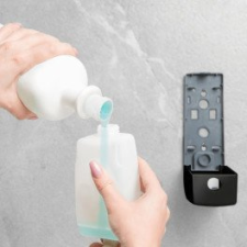  Falra szerelhető manuális szappanadagoló - Fekete fürdőszoba kiegészítő