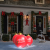 FAMILY CHRISTMAS BEWELLO Felfújható RGB LED-es óriás karácsonyi gömb - 60 cm - 58740C, Felfújható RGB LED-es óriás...