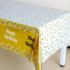  Fehér terítő csillagokkal,széle arany színű szürke Happy Birthday felírat,fekete-fehér pöttyökkel