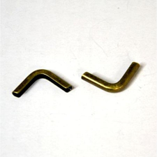  Fém sarokdísz, antikolt, lapos. Mérete: 14x14 mm dekorációs kellék