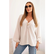 FiatalDivat Viszkóz blúz fodros nyakkivágással és brossal, 92320-as modell, bézs