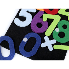  Filc tábla számokkal és ábécével dekorációs kellék