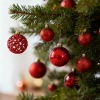 Globiz International Kft. Karácsonyfadísz szett - 100 db gömb + csúcsdísz - piros