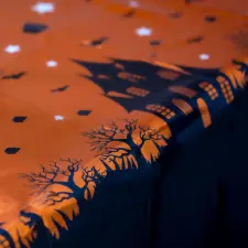  Halloween-i asztalterítő - alumínium hatású - 137 x 183 cm - kastély lakástextília