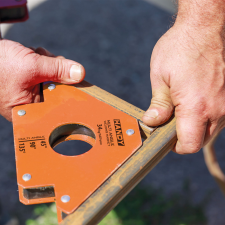 Handy Hegesztőmágnes - 45° - 90° - 135° - max 34 kg villanyszerelés