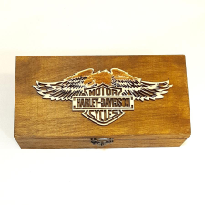 Harley Davidson feliratos, lazúrozott doboz. Mérete: 20x10x5 cm dekorációs kellék