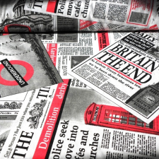 HomeTextiles NEWS, angol újság mintás lakástextil, dekorvászon, piros-fekete méteráru