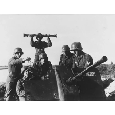  ICM Flak 38 with Crew 1:35 (35718) makett