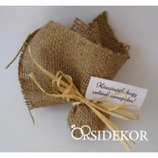 Illatos fa golyó juta csipkében, raffia masnival dekorációs kellék