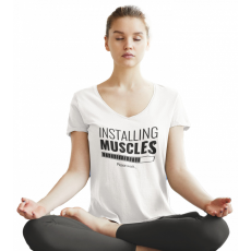  Installing muscles - Női V-Nyakú Póló
