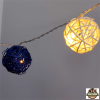 IRIS Gömb alakú fonott/rattan/4m/fehér + kék/20db LED-es/3xAA elemes fényfüzér, fénydekoráció
