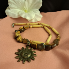  Jáde, Tigrisszem és csont gyöngysor. nyaklánc