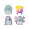 Jazwares Squishville mini plüssök, 4 db Tie-Dye Squad, 1 meglepi plüss (SQM0328)