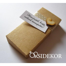  Köszönetajándék doboz pöttyös szalaggal és fa szivecskével dekorációs kellék