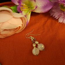  Kristály és igazgyöngy fülbevaló. fülbevaló