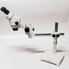 Lacerta STM45b zoom sztereomikroszkóp (0,7-4,5x) ipari állványon mikroszkóp