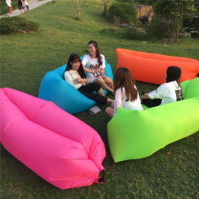  Lazy Bag pumpa nélküli, levegővel tölthető matrac hordtáskával - választható színekben strandjáték