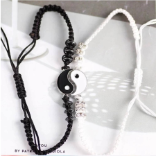 MariaKing Fonott dupla karkötő Jin-jang motívummal, fehér és fekete karkötő