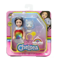 Mattel Barbie Chelsea Club: Barna hajú baba szivárvány jelmezben cica figurával (236539) (236539) barbie baba