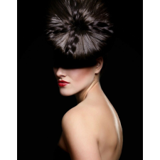  Média matrica, 135 x 225 cm tapéta, díszléc és más dekoráció