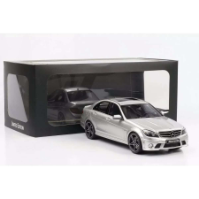  Mercedes-Benz C63 AMG ezüst 2008 modellautó 1:18 makett