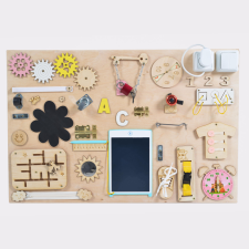 Moni Montessori Fából készült nagy matatófal (75x50 cm) fajáték
