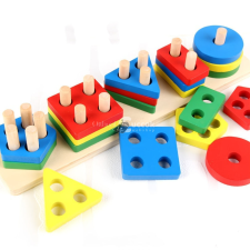Montessori geometriai formaválogató játék - Élénk színek téglalap alapon formabedobó