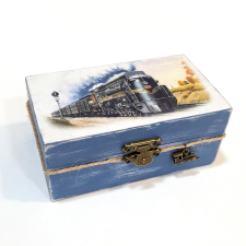  Mozdonyfüst' - kék doboz mozdonnyal. Mérete: 11,7x7x5 cm dekorációs kellék