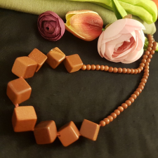  Napkő gyöngysor. nyaklánc