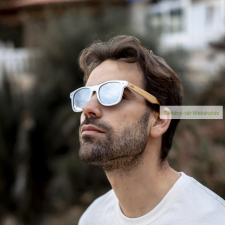  Napszemüveg színes PC kerettel és bambusz szárral napszemüveg