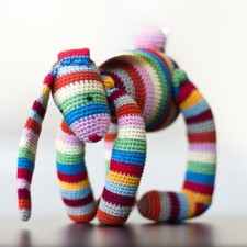  Nyuszika, színes,csíkos, textil plüssfigura