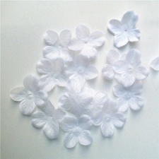  Örökzöld selyem virágszirmok (100 db) fehér dekoráció
