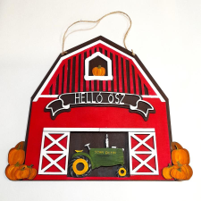  Őszi dekoros amerikai farmház - kopogtató. Mérete: 32x30 cm dekorációs kellék