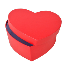  Papír doboz szív piros 18cm x 8cm dekorációs kellék